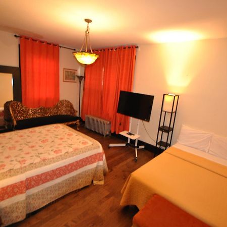 Ewr Airport Multilevel Guest House Room With 2-3 Beds Ньюарк Екстер'єр фото