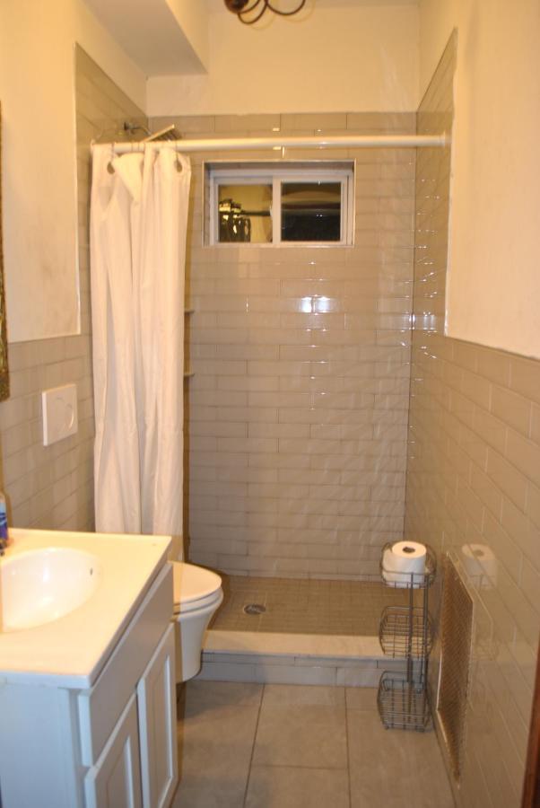 Ewr Airport Multilevel Guest House Room With 2-3 Beds Ньюарк Екстер'єр фото