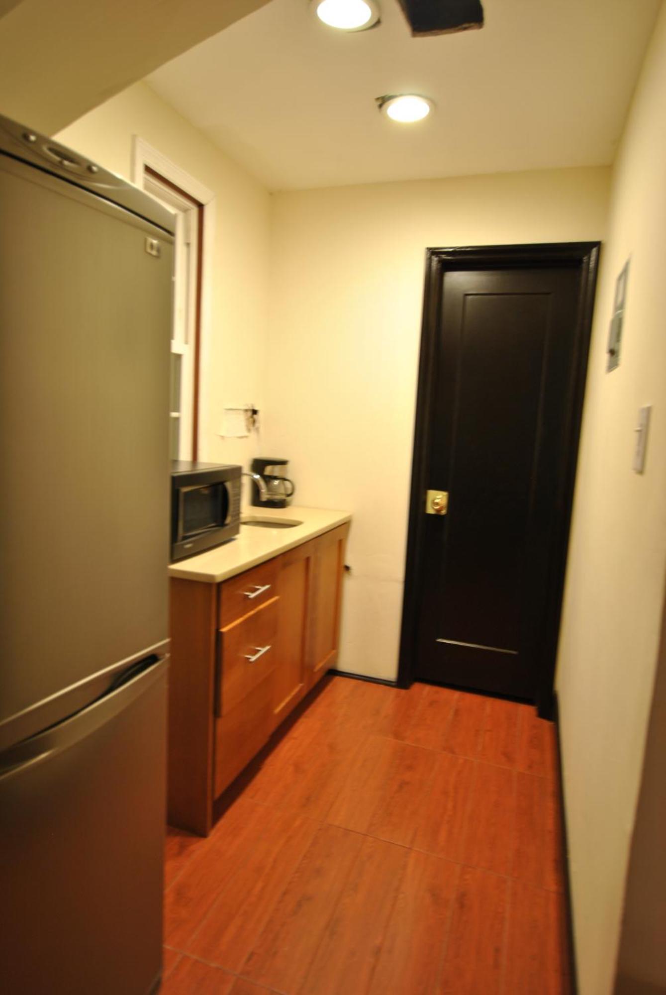 Ewr Airport Multilevel Guest House Room With 2-3 Beds Ньюарк Екстер'єр фото