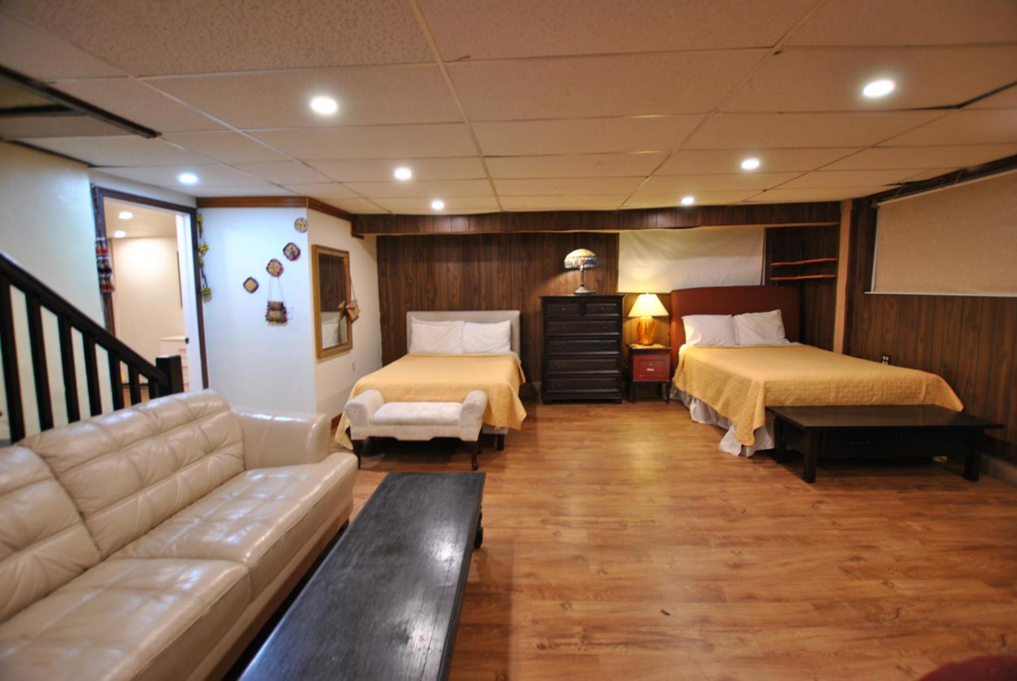 Ewr Airport Multilevel Guest House Room With 2-3 Beds Ньюарк Екстер'єр фото