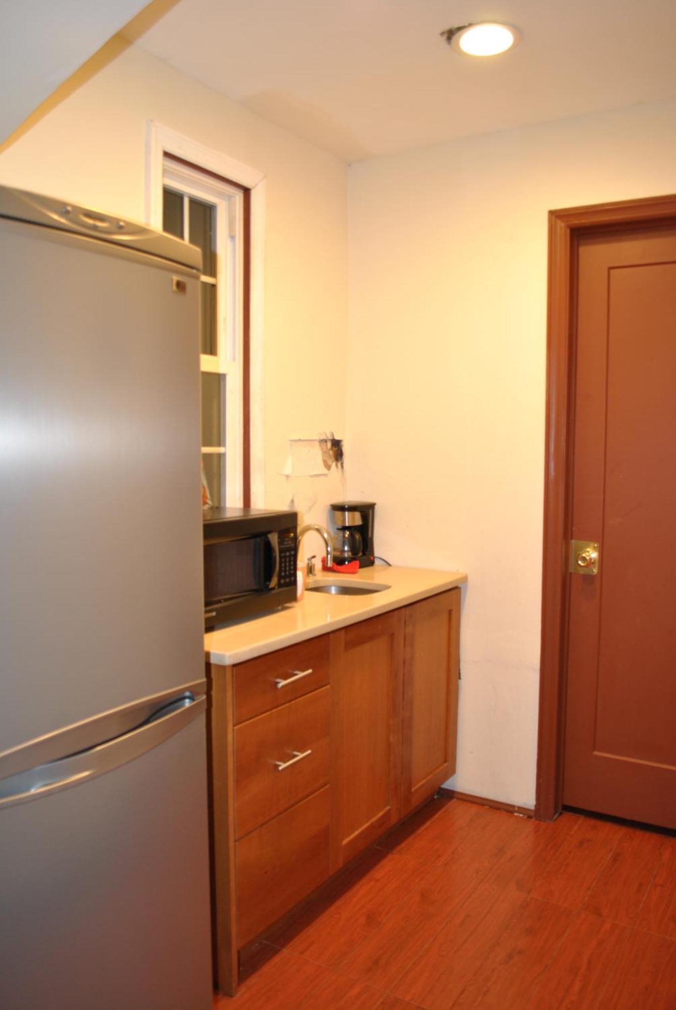 Ewr Airport Multilevel Guest House Room With 2-3 Beds Ньюарк Екстер'єр фото