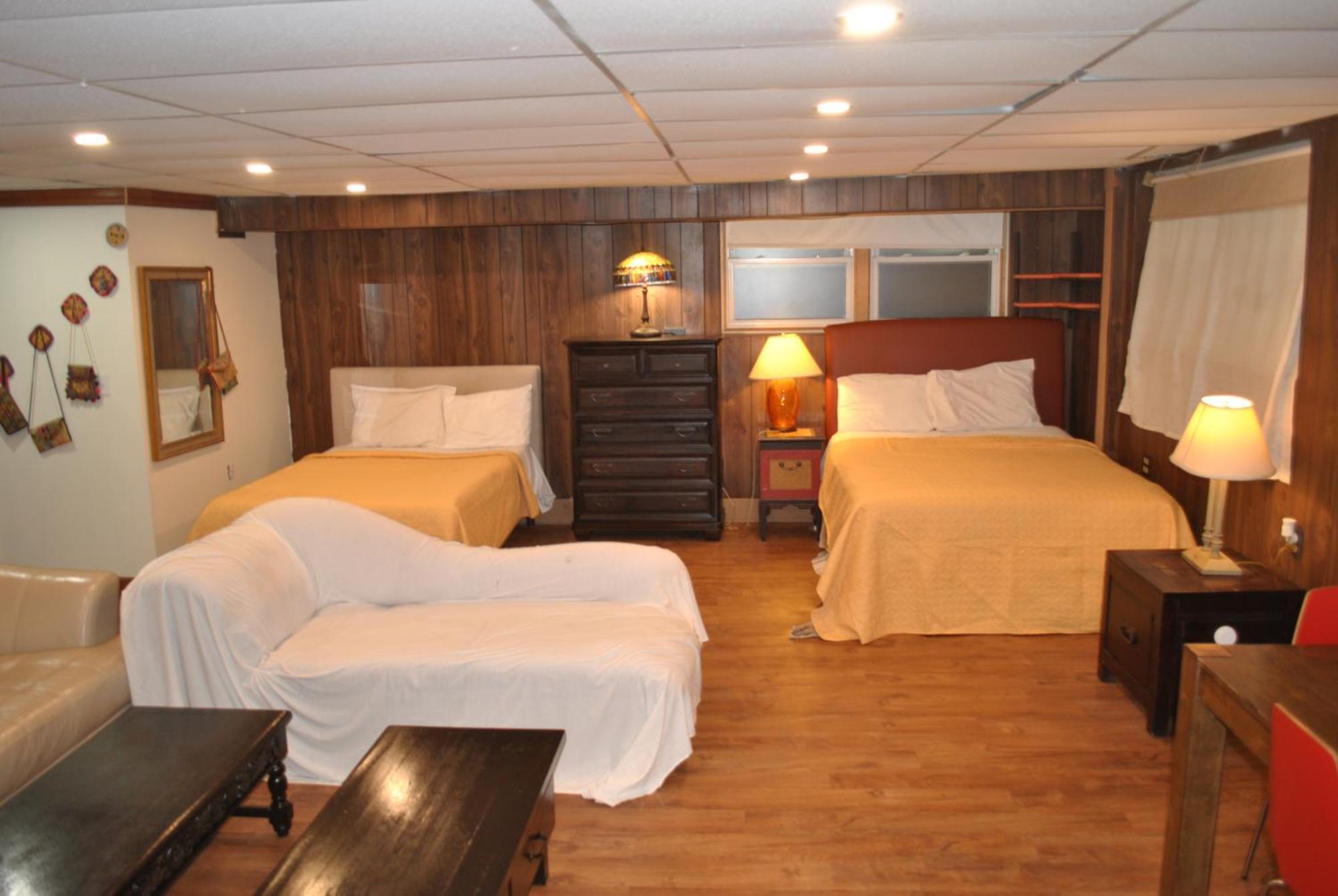 Ewr Airport Multilevel Guest House Room With 2-3 Beds Ньюарк Екстер'єр фото